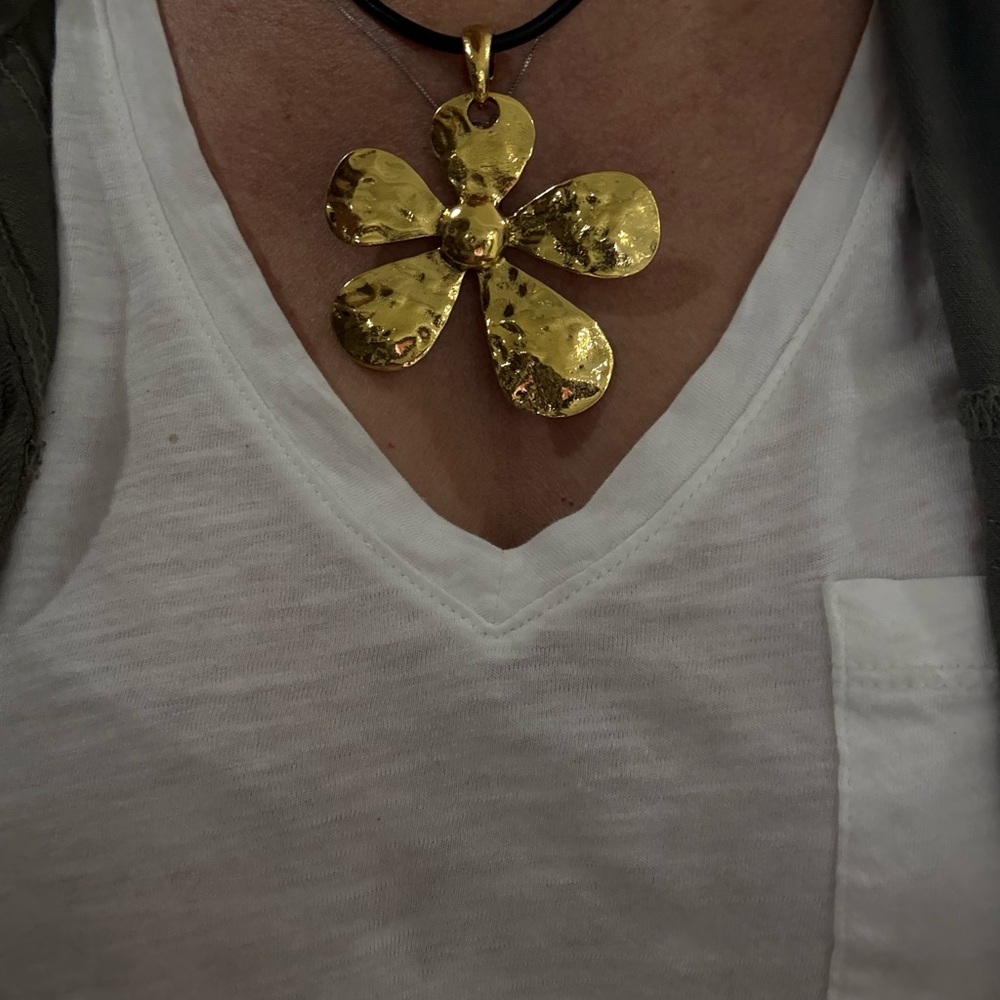 Gold Flower Pendant Necklace
